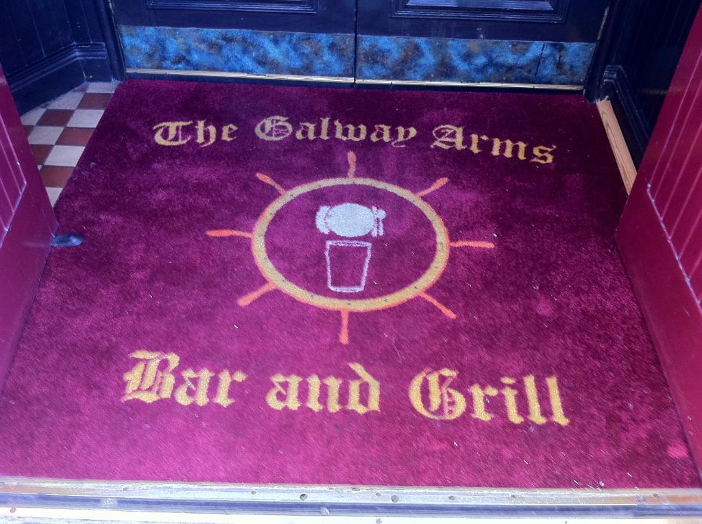 Galway Arms Inn Exteriör bild